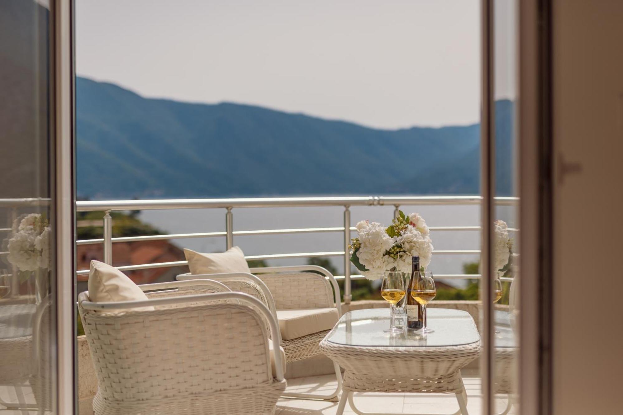 Mosaic Penthouse With Sea View Apartment *