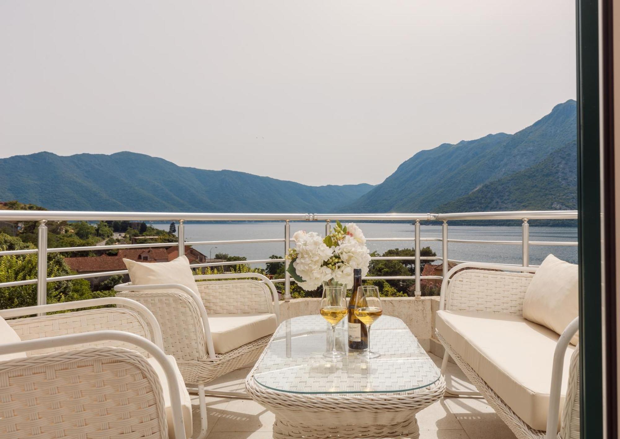 Apartment Mosaic Penthouse With Sea View Risan