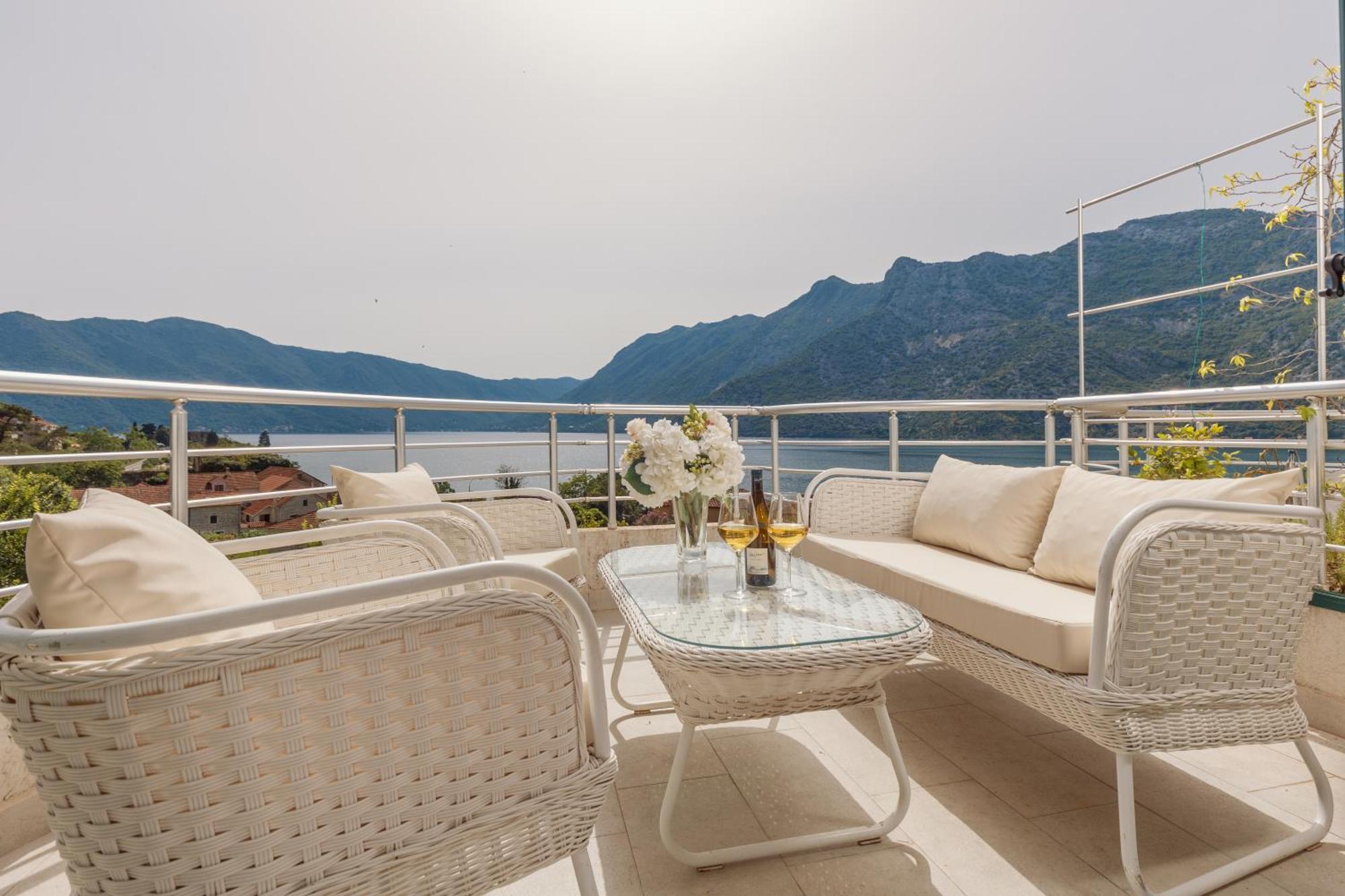 Mosaic Penthouse With Sea View Apartment